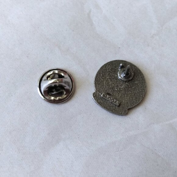 Vintage FORD Lapel Hat Pin Lillehammer 1994 Olympics Canada - Picture 3 of 5